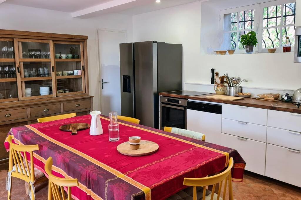 Grand Mas Provencal, A 200m, Parking Prive Ferme, Piscine Chauffee